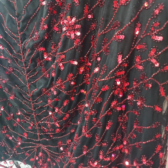 Lane Bryant Red Sequin Black Sleeveless V-Neck Blouse/Tank in Size 26 - Picture 9 of 12